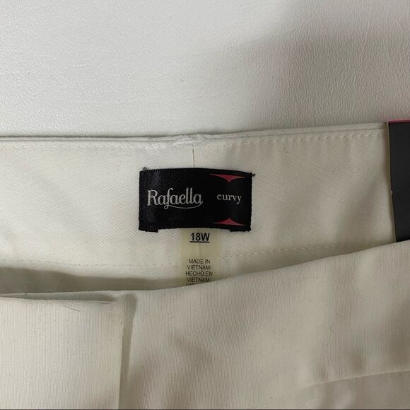 Rafaella | NWT Curvy White Capri’s - Picture 3 of 6